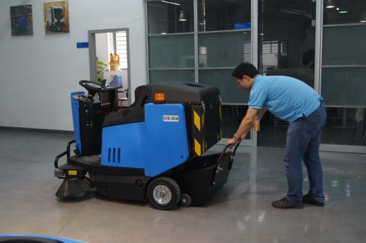 GTS1250 全自动驾驶式扫地机常规维护保养